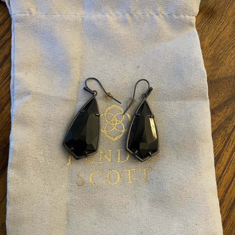 Black Kendra Scott Carla earrings